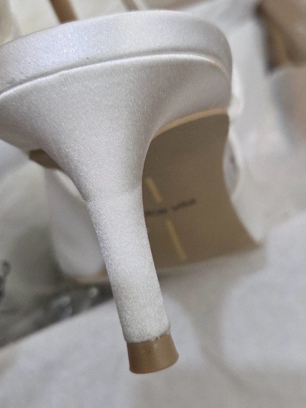 New! Dolce Vita White Feather Slingback Heels - Picture 11 of 11